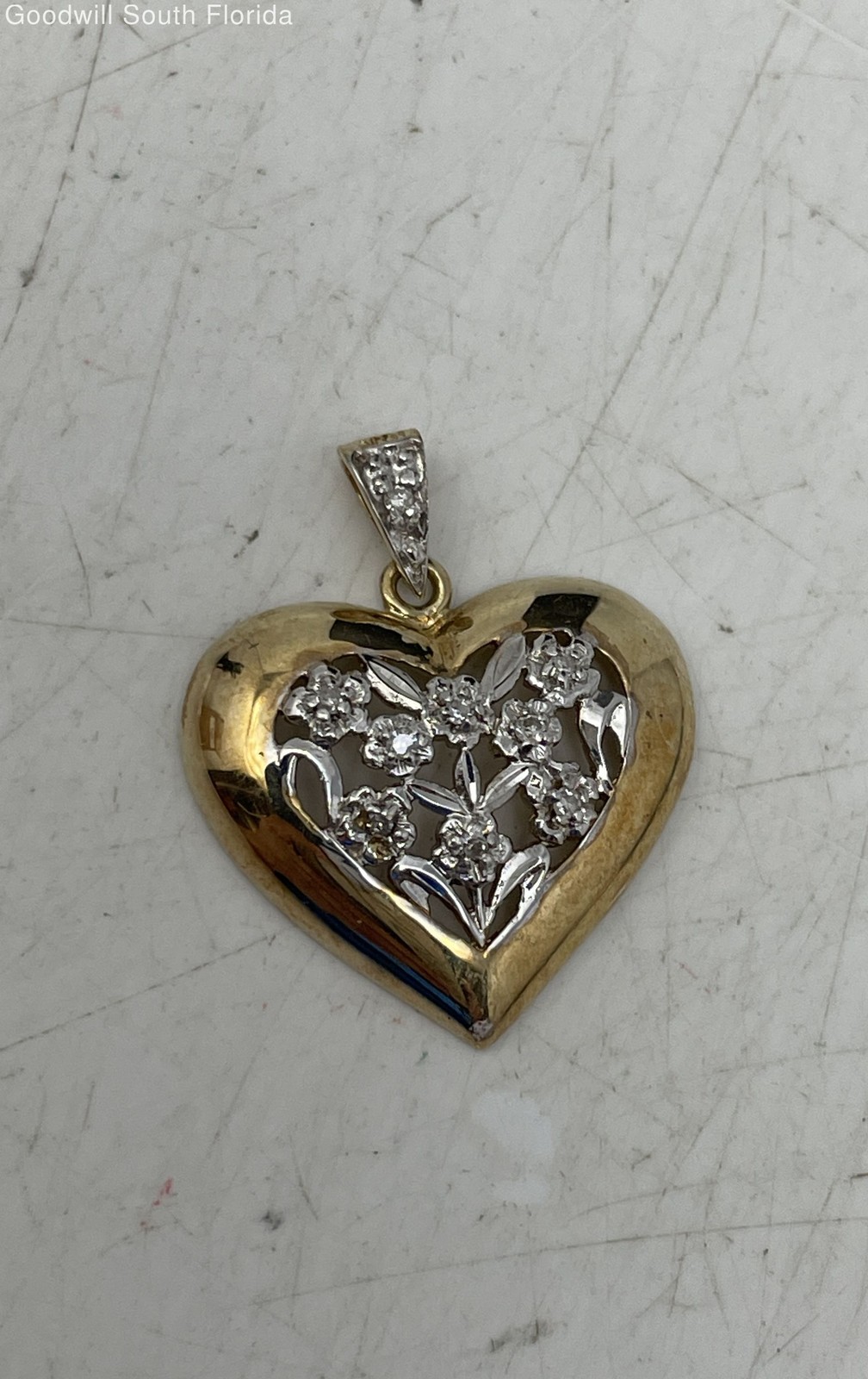 Gold 10K With Diamonds Pendant Women's (Stamped 10K-Tested 9.90KT) Weight 3.1g