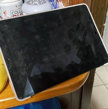 Apple iPad Tablet Silver Touchscreen Lightning Wi-Fi Bluetooth iPadOS