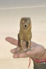 Vecchio Ottone con Incisione Fatto a Mano Leone Statuina, Ricco Colore