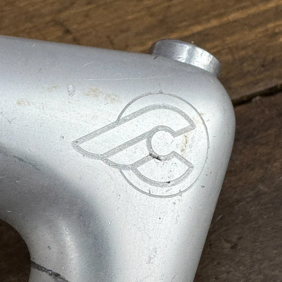 Vintage Cinelli 1E Vástago 90 mm 26,4 mm Abrazadera 22,2 Pluma Italia Grabado Ala Logo B7 Foto 2 de 4