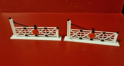 TT GAUGE LEVEL CROSSING GATES 3D PRINTED IN BLACK AND WHITE.