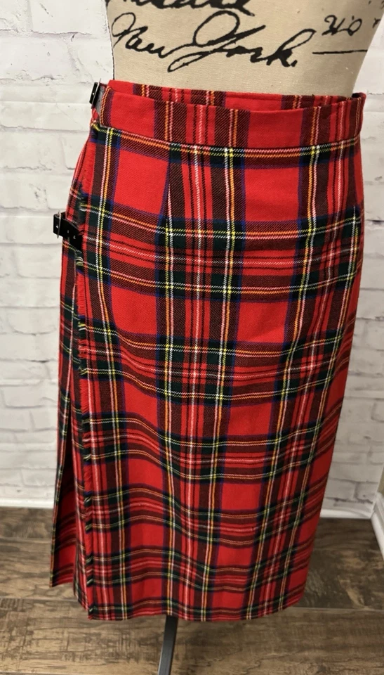 Kinloch Anderson Tartan Kilted Skirt Pleated Sz 12 GB Buckle Scotland 100% Wool - Image 4 of 4