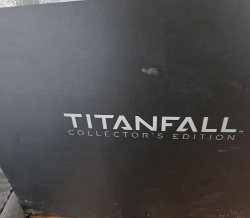XBOX ONE TITANFALL COLLECTOR'S EDITION-NEW/ALL ITEMS INSIDE ARE SEALED