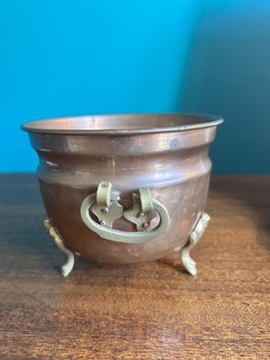 Vintage gehämmertes Kupfer drei Fuß Pflanzgefäß Topf H4'' D5,25''