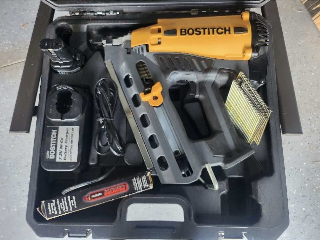 Bostitch GF28WW 28-Degree 3-1/2" Cordless Gas Wire-Weld Fram