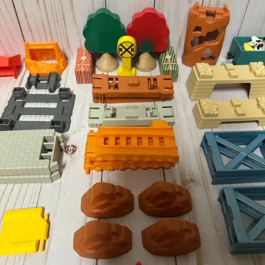 Guilane Thomas & Friends Train Set 49 Replacement Pieces Tracks Signs 2013 2014 - Image 4 of 4