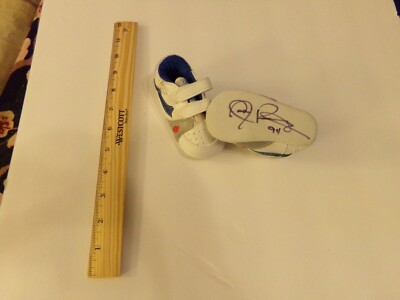 SKULPTUR BABY SCHUHE VINTAGE AUS ÄLTEREN 90ERN KINDER HANDSIGNIERT xavier roberts 94