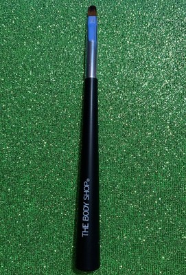 body shop concealer brush