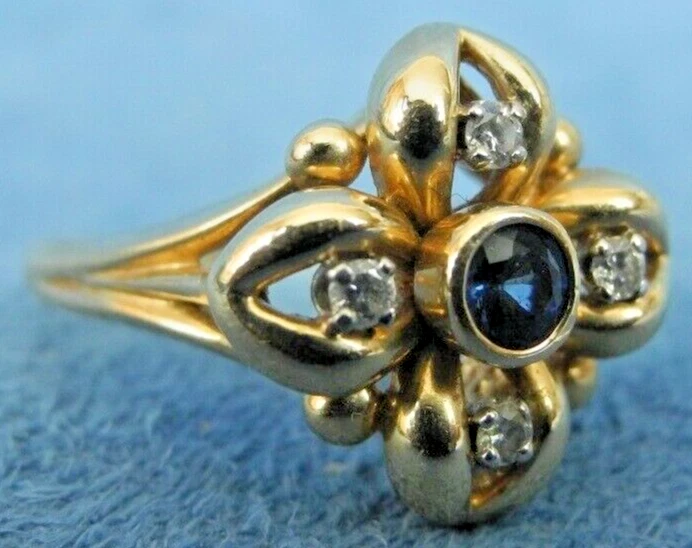 Vintage 14K LT Yellow Gold Ring 6.24 gr size 8.5 with 4 Diamond