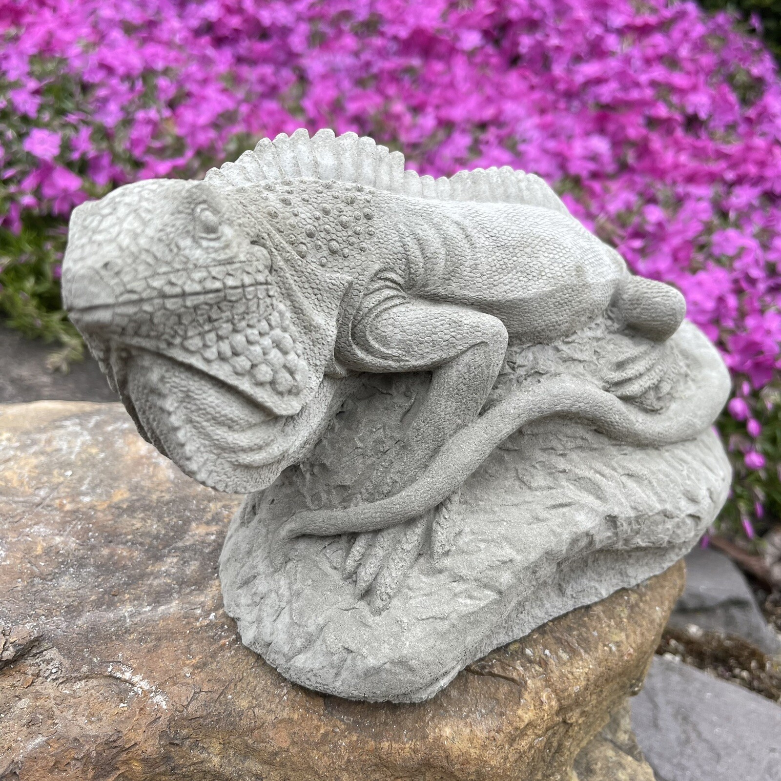 Concrete Iguana Garden Statue Lizard Outdoor Lawn Ornament Decoration