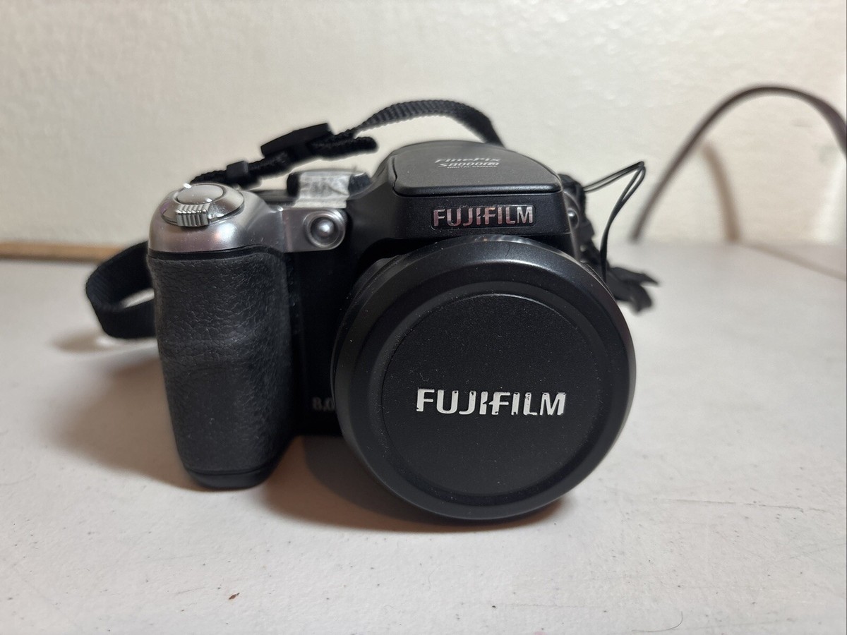 Fujifilm FinePix S Series S8000fd 8.0MP Digital Camera - Black see