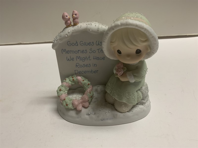 Precious Moments 2000 God Gives Us Memories 