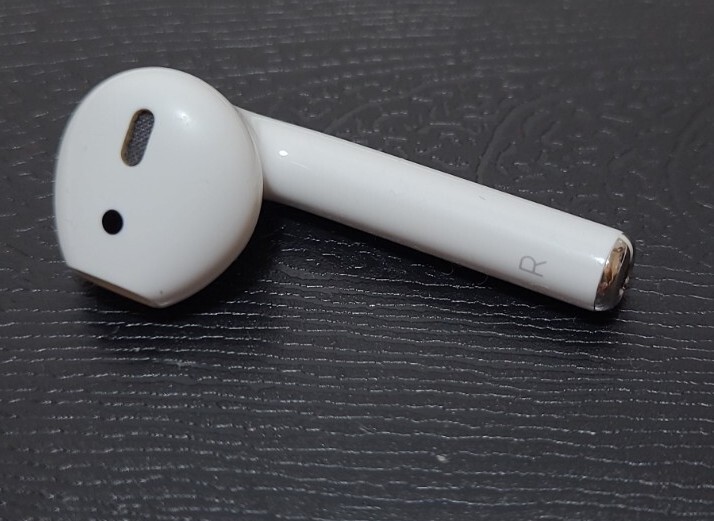 Apple AirPods - Right Airpod ONLY (A2032) - 2nd Generation Apple AirPods - Right Airpod ONLY (A2032) - 2nd Generation