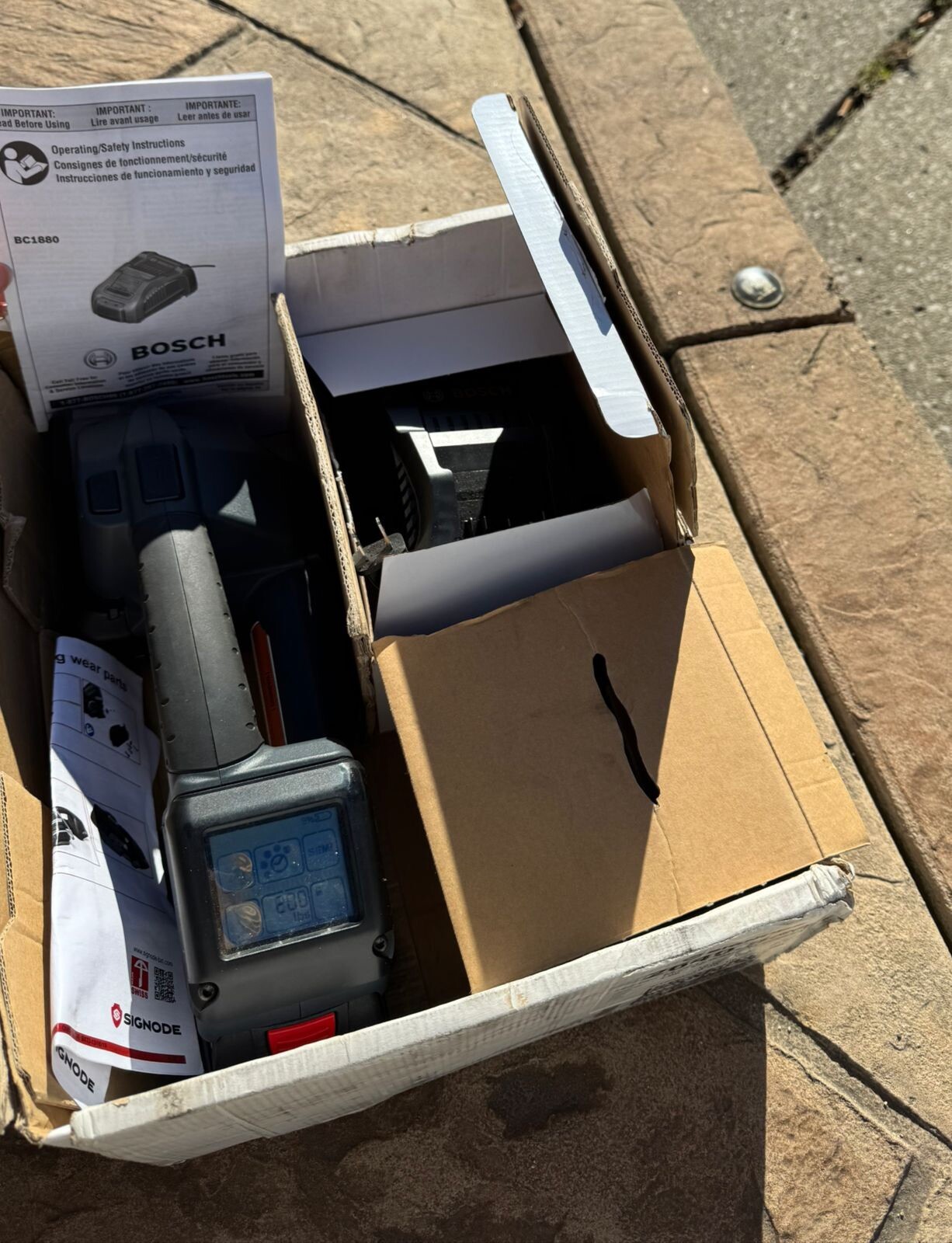 Signode BXT3-16 Battery Powered Strapping Tool with Battery And Chrger. Low Cycl