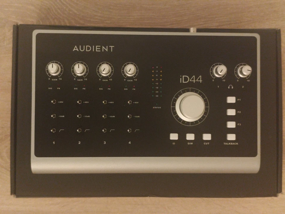 Audient iD44 Mk I - Desktop Audio-Interface - sehr guter Zustand  - OVP