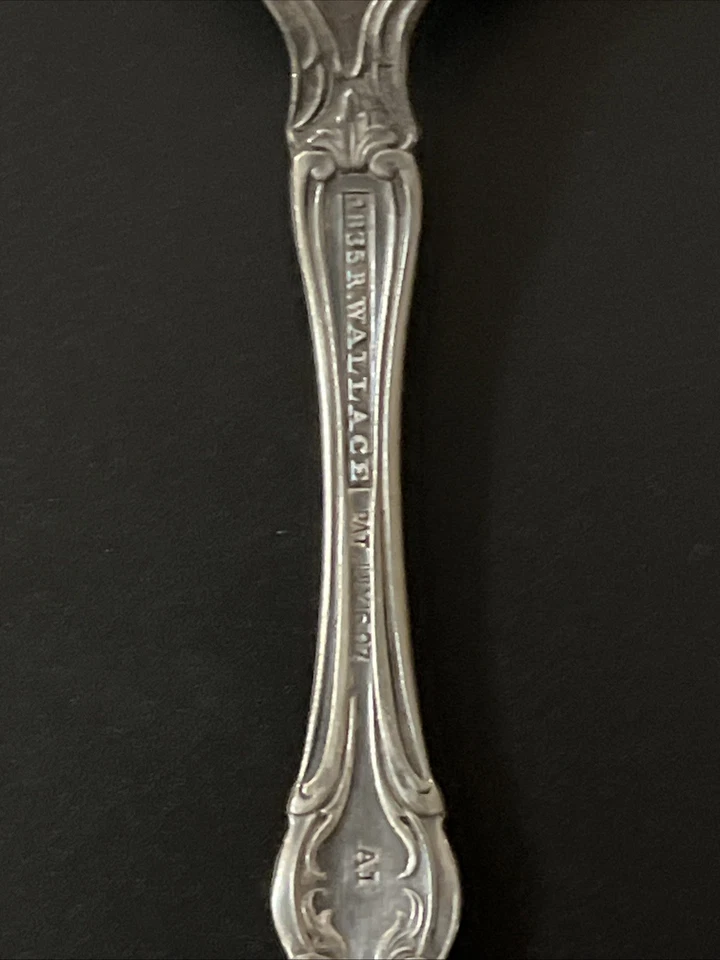 "Antigua cuchara para servir de bayas de nuez plateada de 1907 1835 R Wallace Art Nouveau 7""" Foto 3 de 4