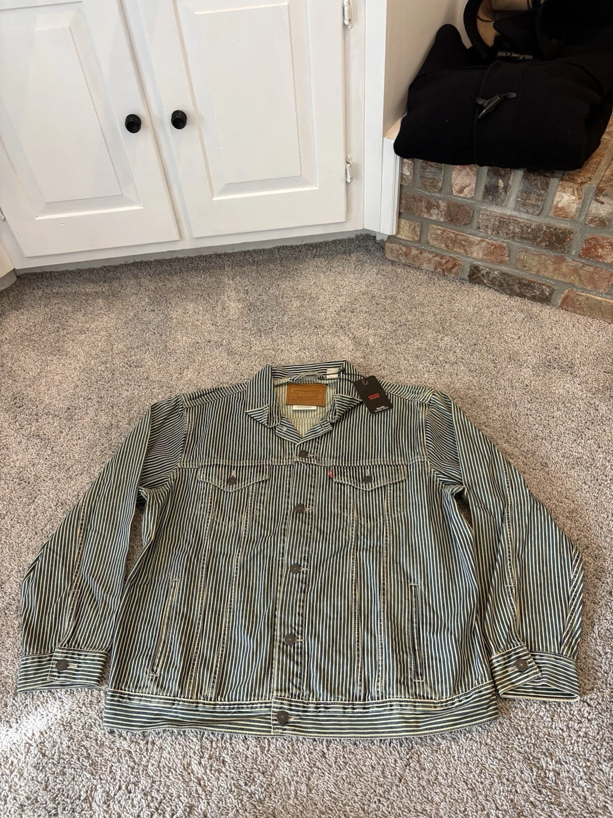 NEW Levi's Premium Relaxed Railroad Blue BIG E Pinstripe Trucker Jacket Mens L
Opens in a new window