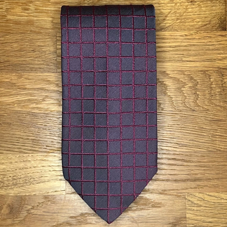 CORBATA DE BODA HUGO BOSS A CHEQUE DE VINO, HECHA EN ITALIA EN MEZCLA DE SEDA POR VALOR DE £75 Foto 3 de 4