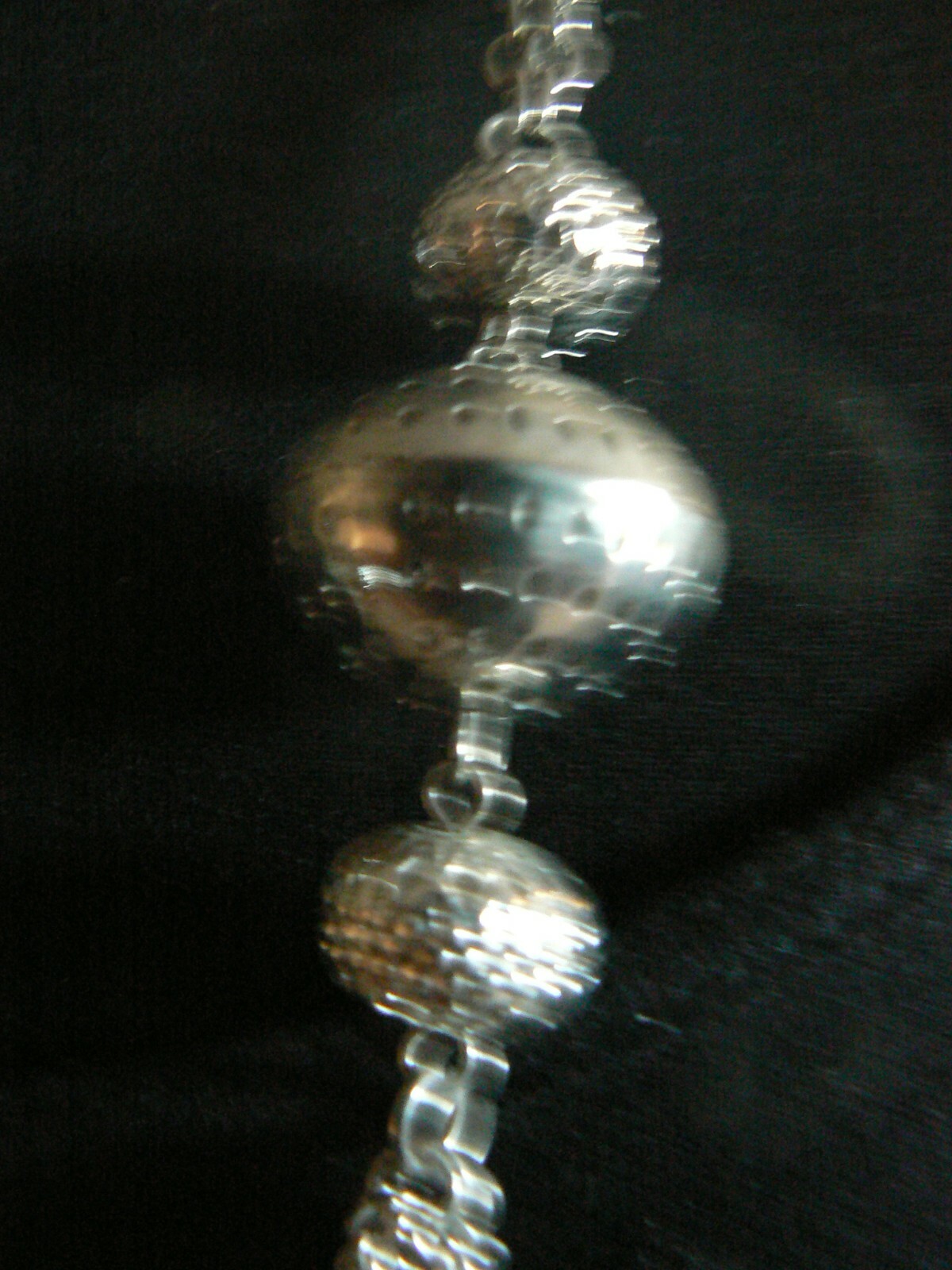 Collier sautoir multirangs à chaînes et boules dorées - 4