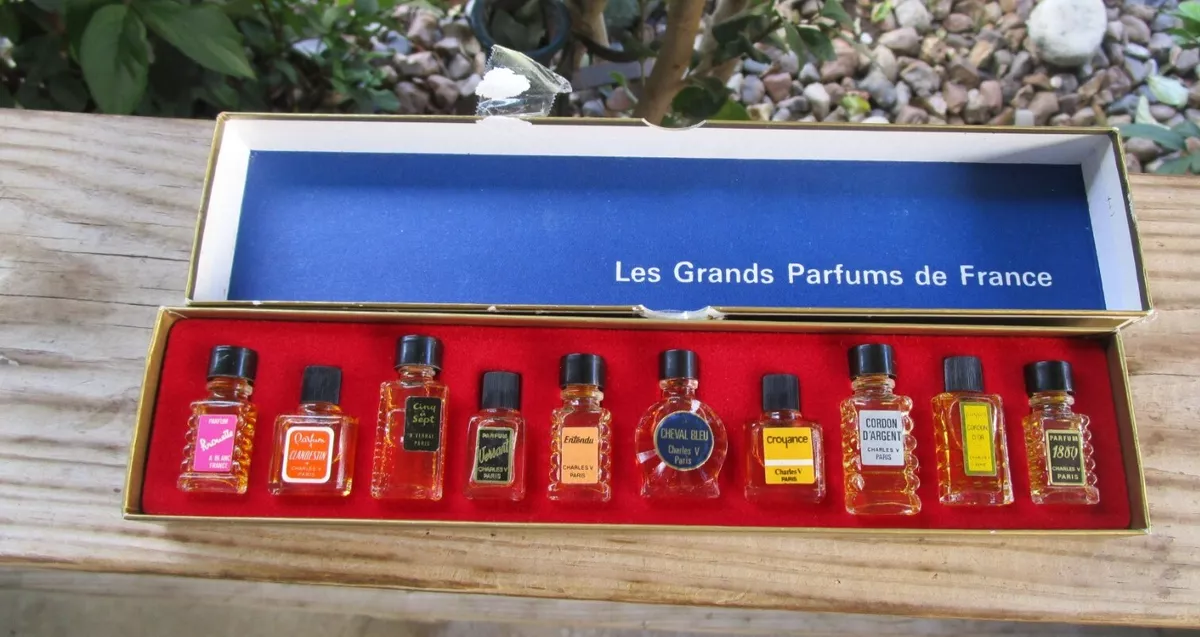 Les Grand Parfums de France, vintage box of minatures.Charriere