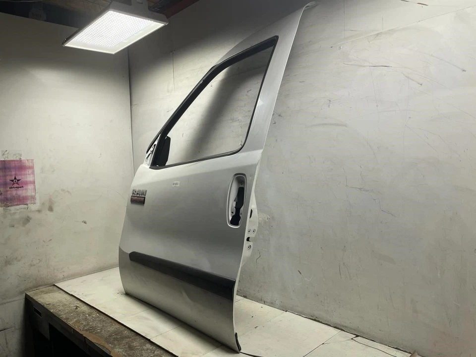 Dodge Ram Promaster 2017 panel de carcasa de puerta delantera izquierda del lado del conductor OEM Foto 3 de 4