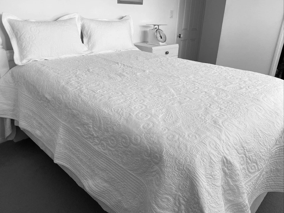 Morgan & Finch King / Queen White Floral Paisley Quilted Coverlet Comforter Set - image 3 of 4