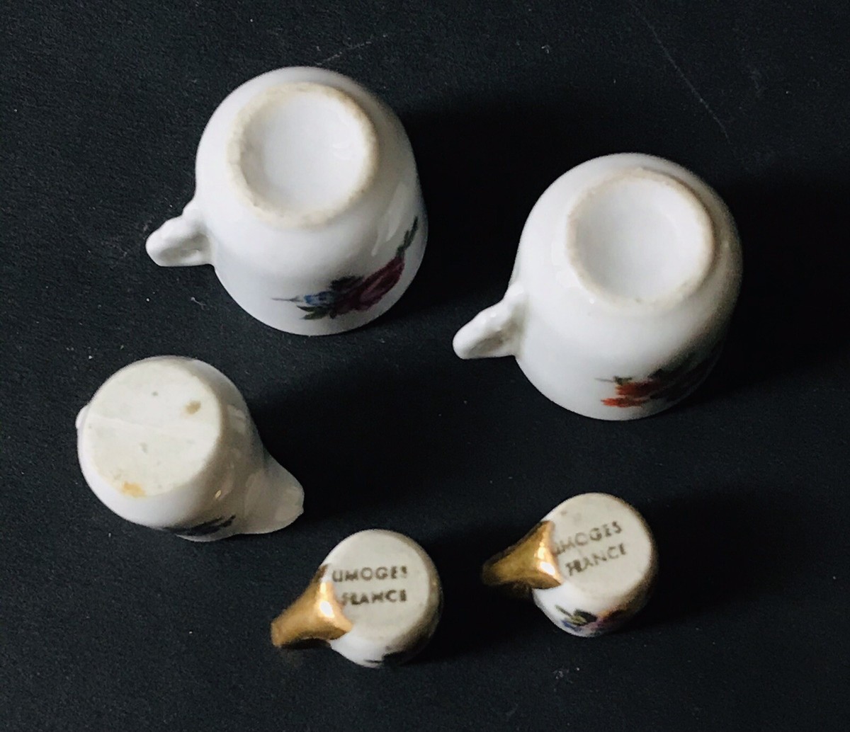 Lot De Pièces De Dînette Ancienne En Porcelaine - Occasion