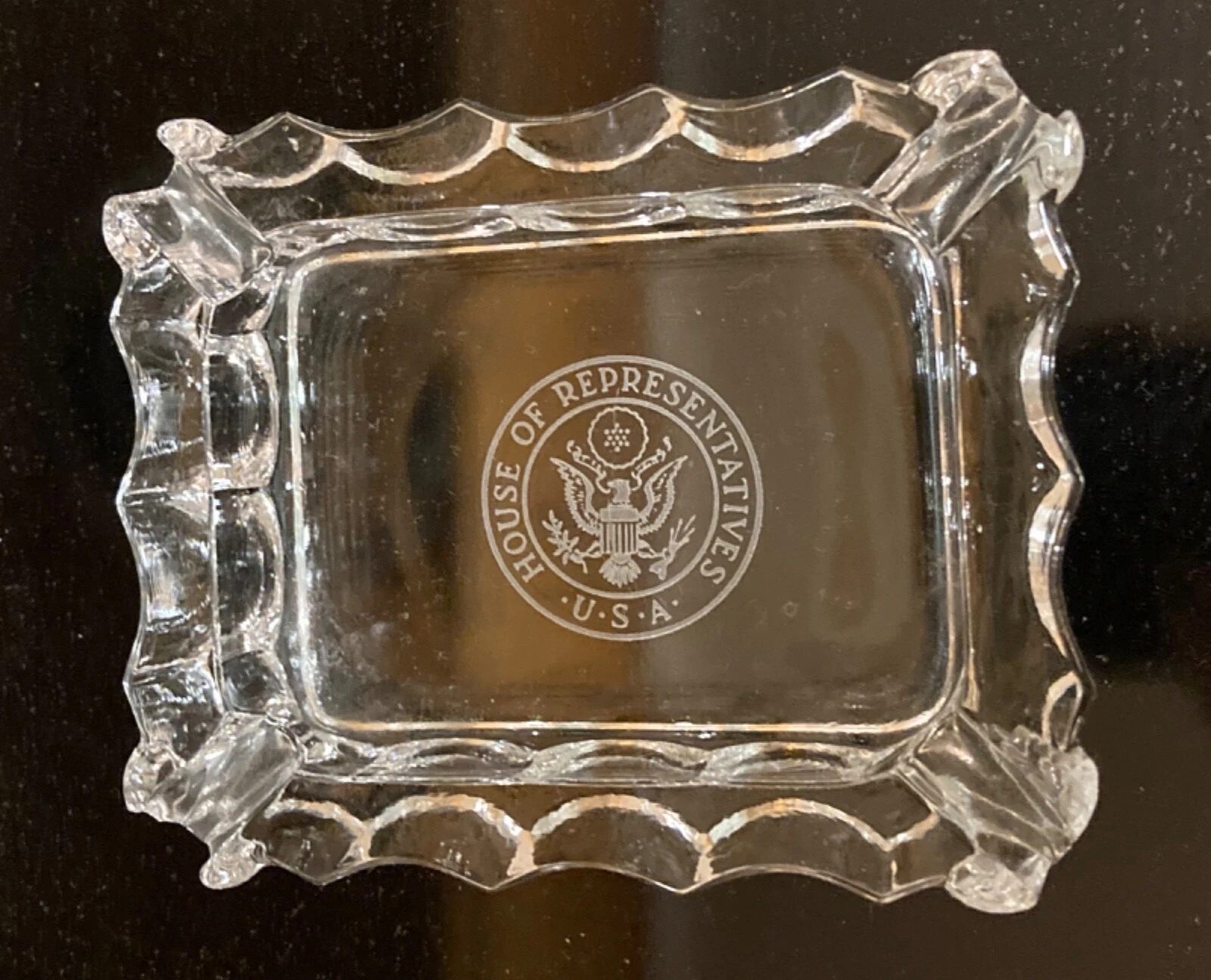 VINTAGE U.S. HOUSE OF REPRESENTATIVES ETCHED SEAL CLEAR GLASS ASH TRAY