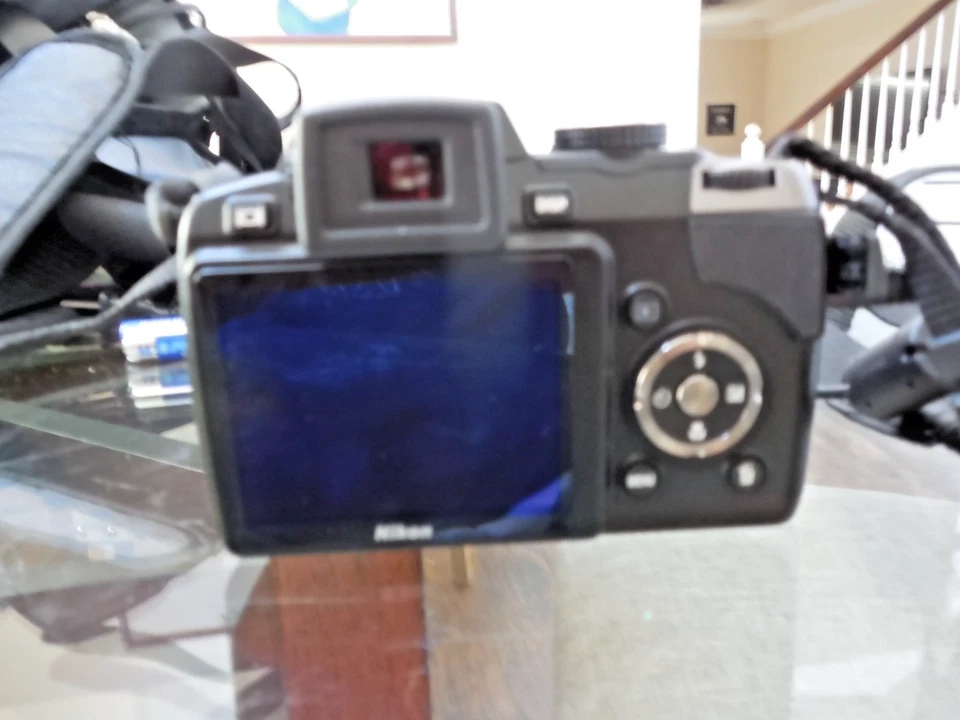 KIT ZOOM 18X CÂMERA DIGITAL TESTADA NIKON COOLPIX P90 10,1 MEGAPIXELS - Imagem 3 de 4