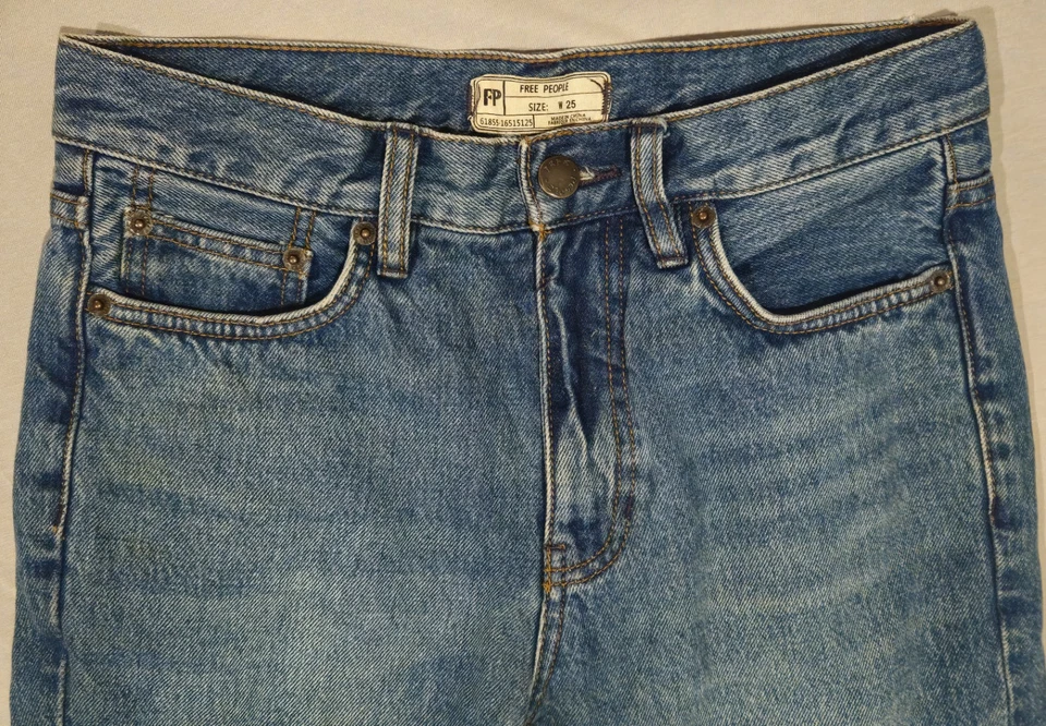 Pantalones de mezclilla Free People para mujer 25 corte bota liberación recortada dobladillo deshilachado tiro alto Foto 3 de 4