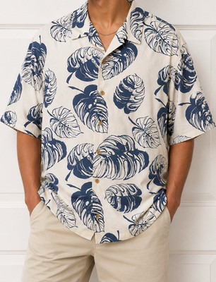 Gently used Size XL JACK & JONES Men's Cotton Shirt, Ivory & Blue short sleeve