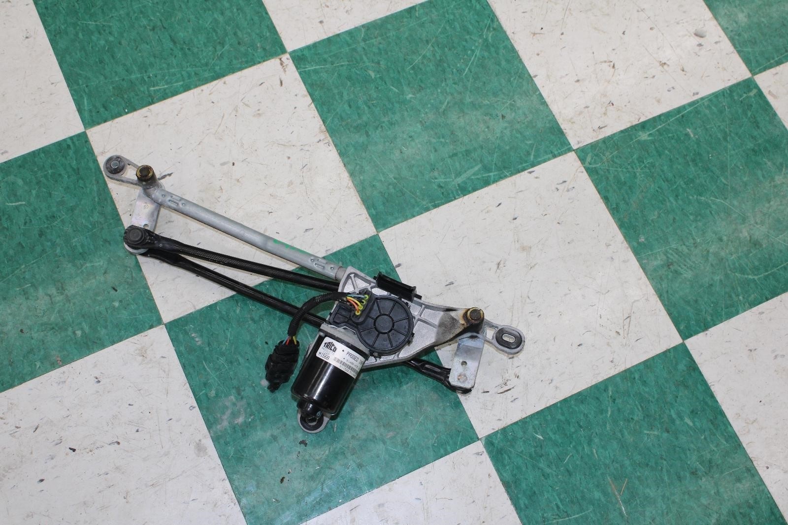 Maserati Ghibli 2014-2024 Front Windshield wiper assembly