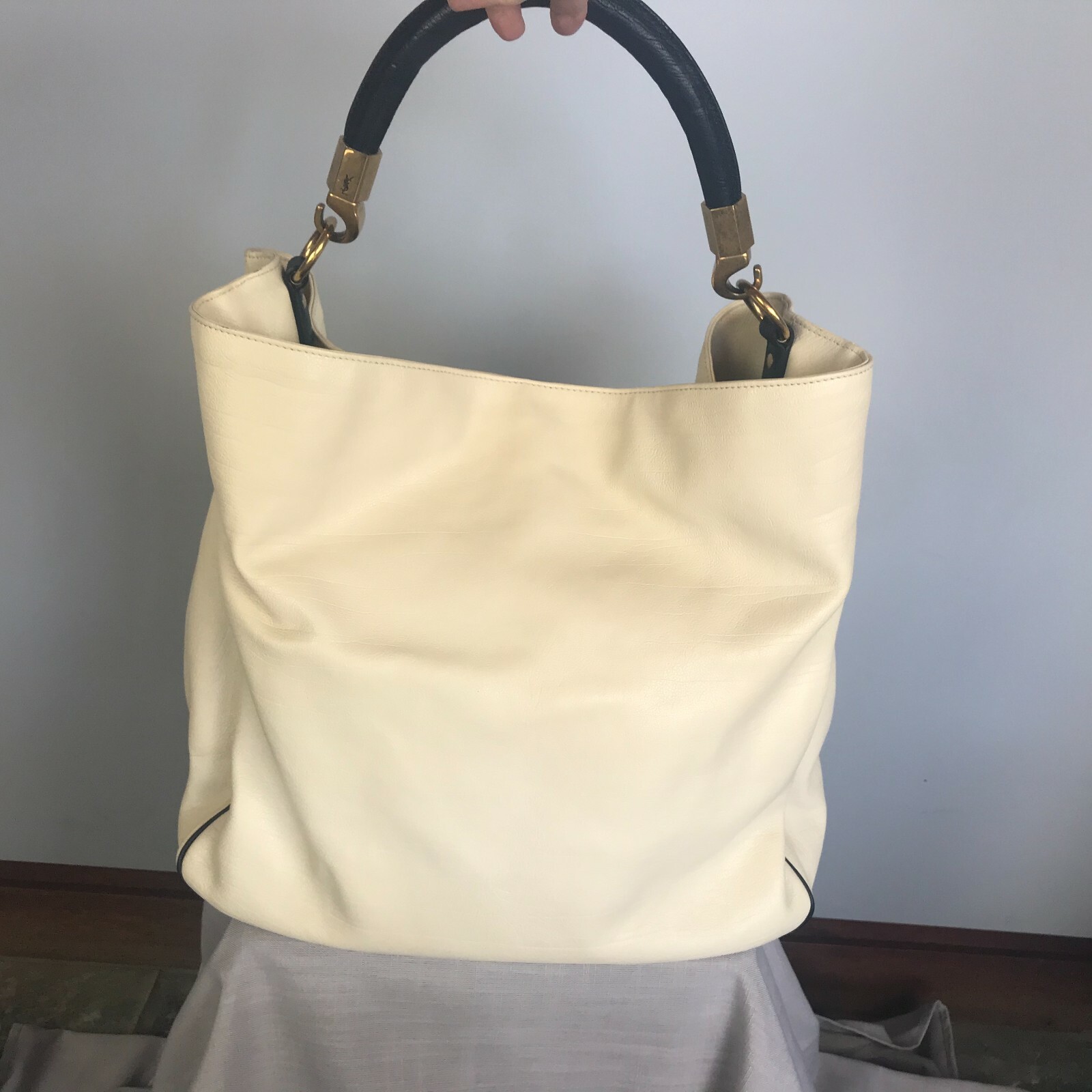 Nuova con etichette Borsa Hobo Yves Saint Laurent bianca roady