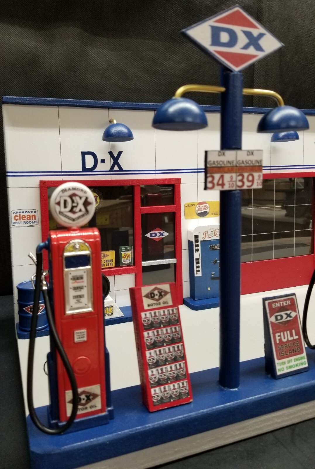 D X GAS STATION FRONT W/ 2 PUMP ISLAND, HAND CRAFTED, 118TH SCALE,NEW