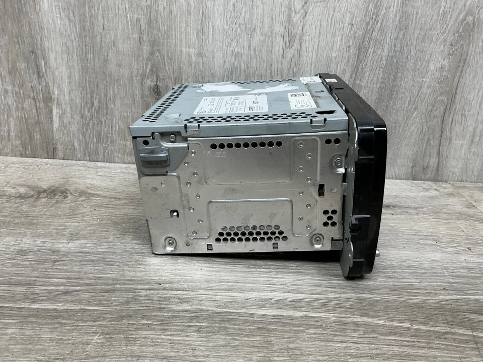 VOLKSWAGEN PASSAT 2021 RADIO RECEPTOR PANTALLA DE VISUALIZACIÓN SIN NAVEGACIÓN OEM Foto 3 de 4