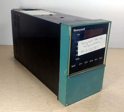 1 USED HONEYWELL SDC401-1DJF15200H0 TEMPERTAURE CONTROL ***MAKE OFFER***