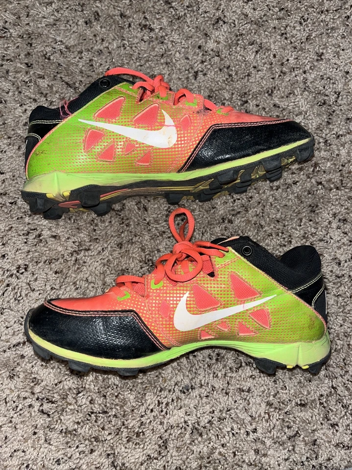 Botines de softbol lanzamiento rápido rosa y verde Nike para niñas talla 5,5 juveniles Foto 2 de 4