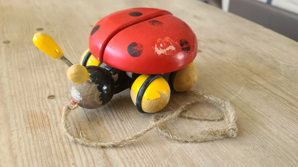 Vintage - Jouet - Coccinelle en bois à tirer - un incontournable ! - Photo 2/4