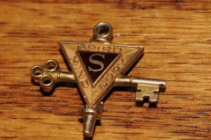 Vintage Key Club Triangular Mind Spirit Body Fraternity Sorority Pin/Charm ****