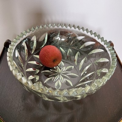 Große Vintage Schale aus geschliffenem Glas, dekoratives Obst Salat Serviergeschirr 50er Jahre MCM