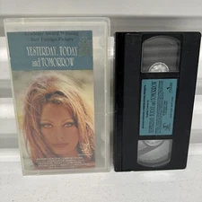 RARE Yesterday Today and Tomorrow (VHS) OOP Sophia Loren Mastroianni Clamshell