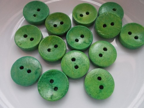 SALE Pack of 12 round wood buttons in choice of plain colours 15mm with 2 holes - Picture 10 of 16