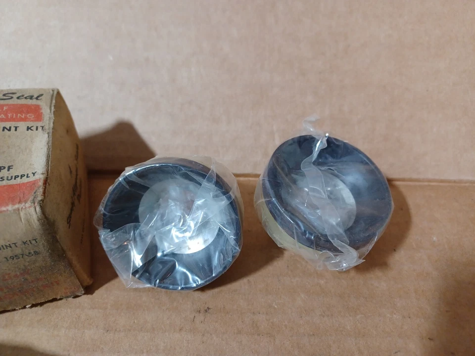 Наборы самосмазывающихся шаровых шарниров 1955-1961 Oldsmobile & Mopar Life Seal новые из старых запасов - Изображение 4 из 4