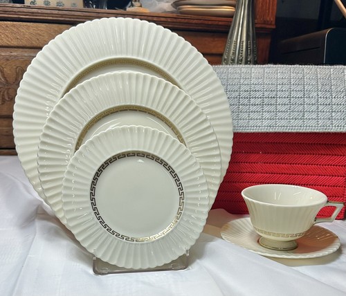 Lenox kretisch feines China 5-teiliges Set cremegold griechisches Schlüsselmuster mit Fußtasse - Bild 2 von 23