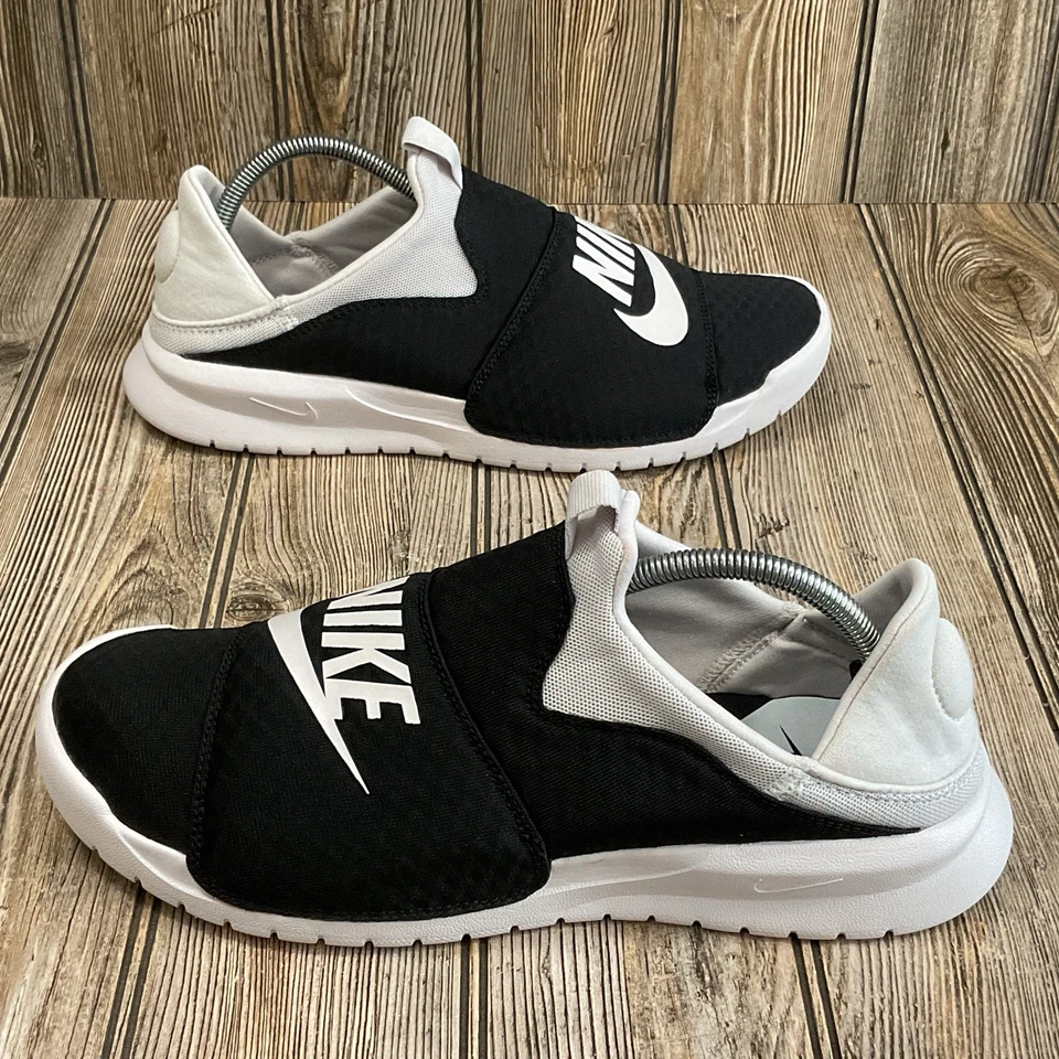 Tênis Nike Masculino Benassi SLP Tamanho 10 Preto Branco Conversível 882410-005 - Imagem 4 de 4