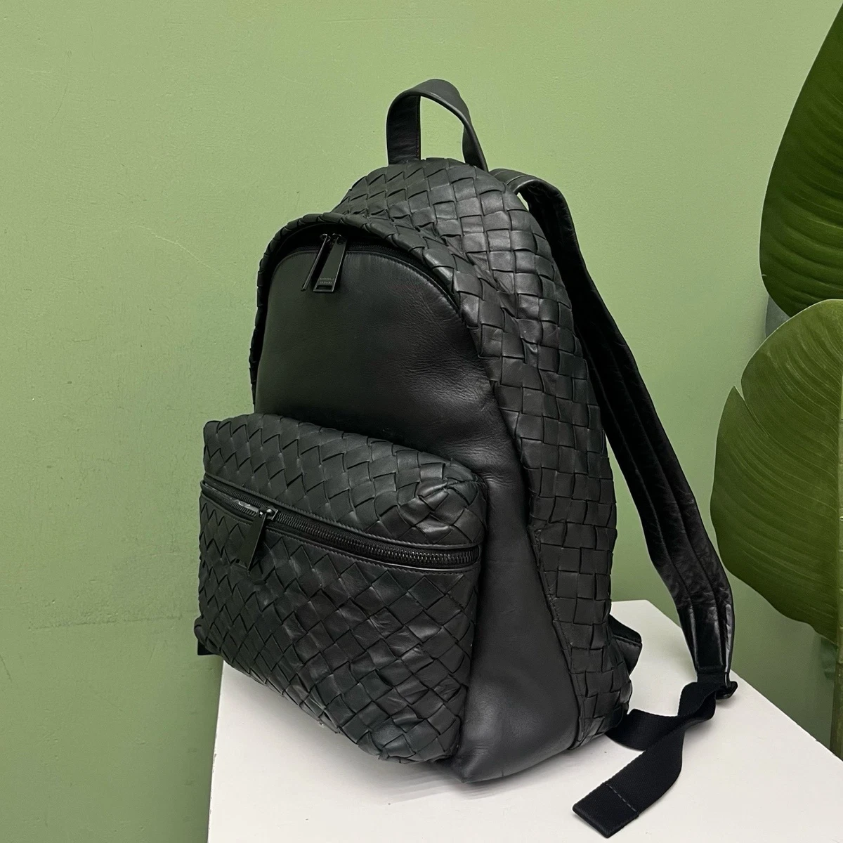 Pre-Loved Bottega Veneta Intrecciato Trimmed Leather Drawstring Backpack Bottega Veneta Intrecciato Backpack Vintage - Black  main image 4