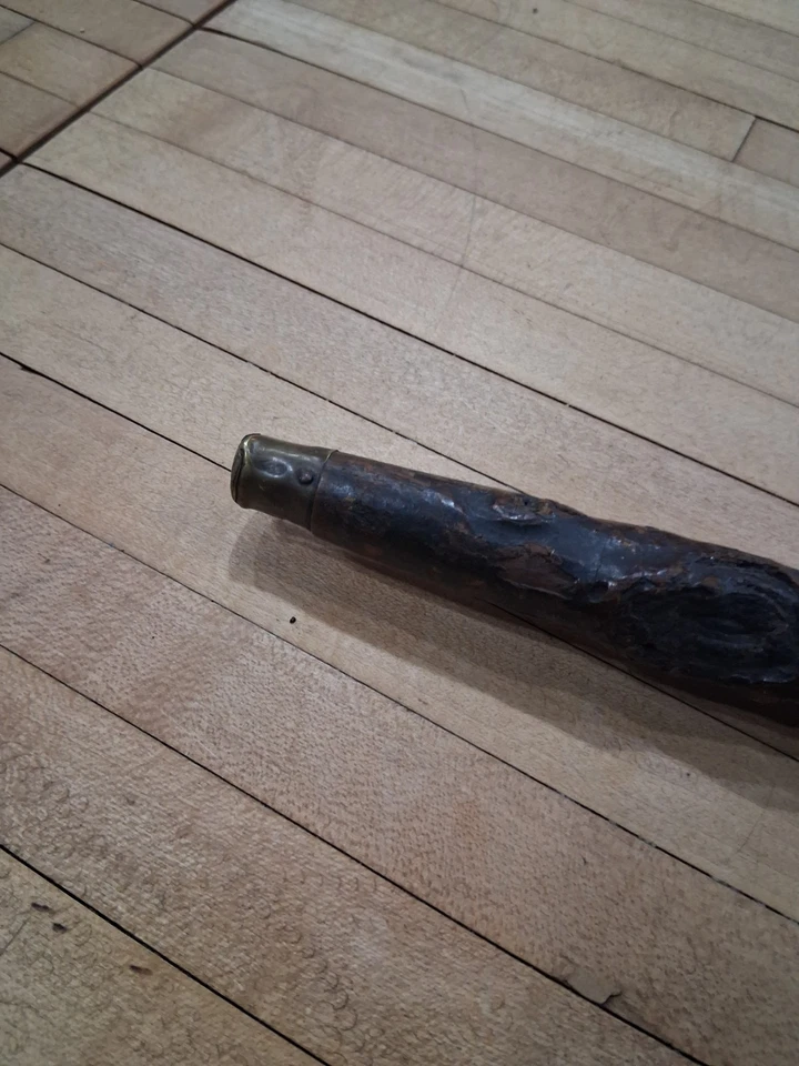 Bastón rústico de madera nudosa con nudos naturales (37") Foto 3 de 4