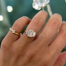 Designer-Diamantring 2,10 kt IGI 18 K Gelbgold Smaragdschliff Laborgezüchtet E F VVS