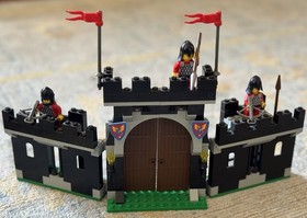 LEGO 6059 LegoLand Castle Knight's Stronghold Near Complete Box & Instructions