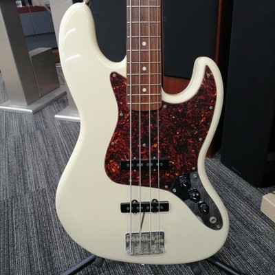 FENDER JAPAN JAZZ BASS Used 2002-2004 Maple neck Rosewood fingerboard w/Softcase